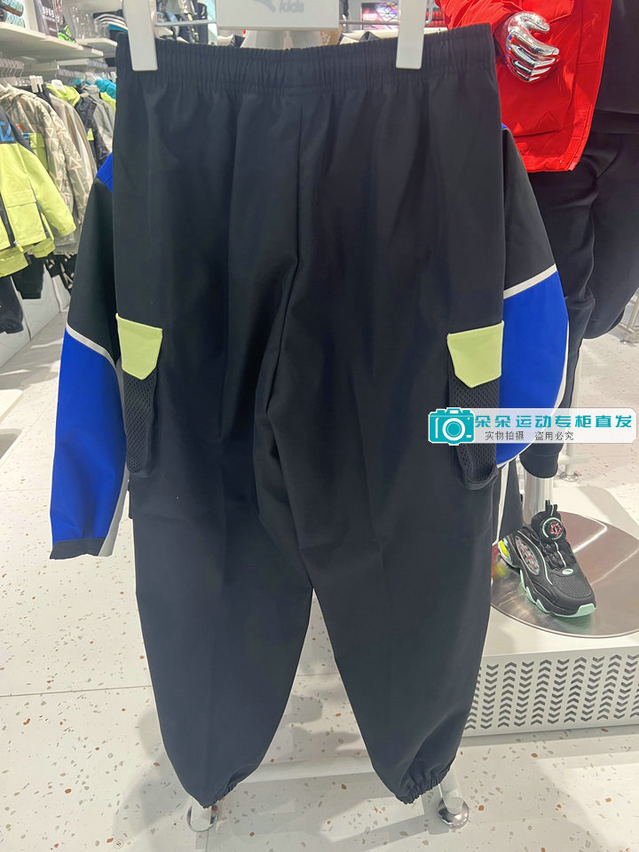 安踏儿童2023春秋新款男大童户外工装时尚梭织运动长裤，潮流与实用兼备的宝藏单品！