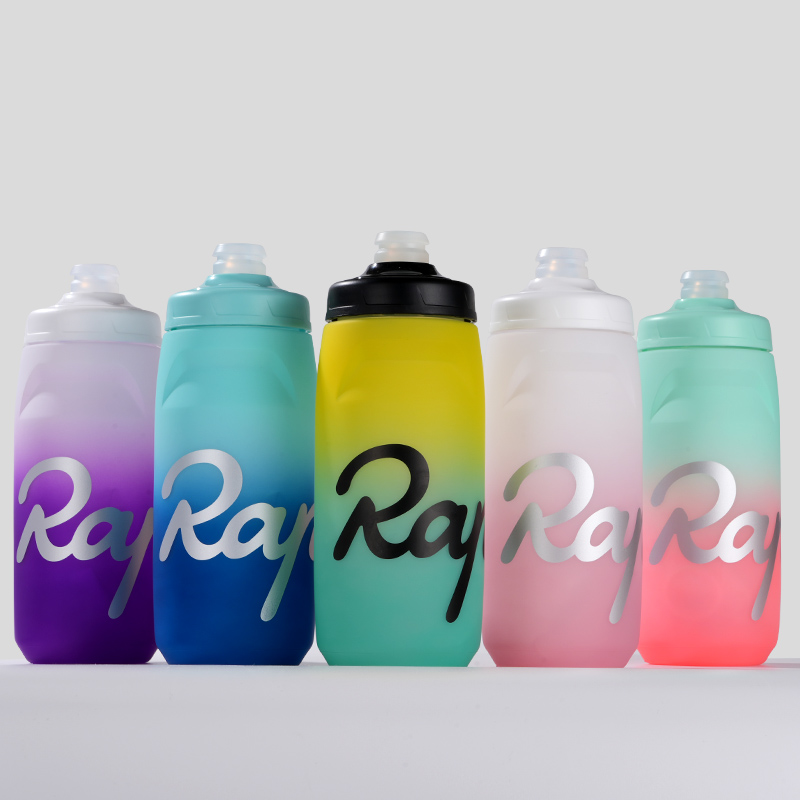 Rapha骑行水壶：户外运动中的时尚神器，便携挤压式水杯让你随时随地畅饮！