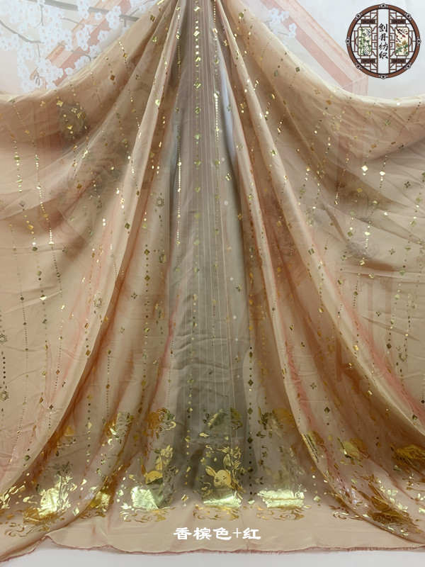 新影楼主题拍照服装：唐装汉服俏皮可爱婚纱照，红色重工刺绣婚服嫁衣，让你瞬间变身古风新娘！✨