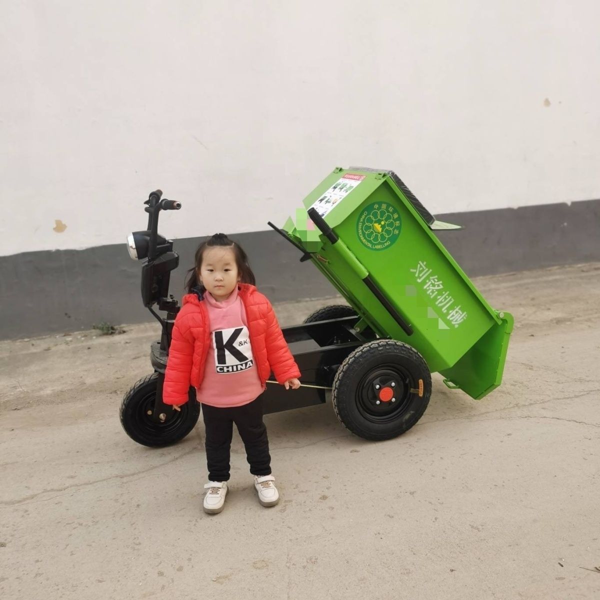 电动建筑工地三轮车：多功能小骑兵，轻松搞定工地与养殖场搬运难题！