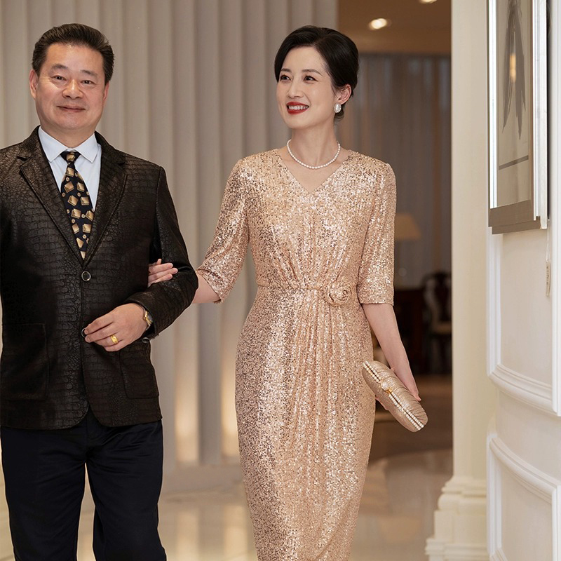 55岁至60岁女性如何挑选高档连衣裙？优雅指南