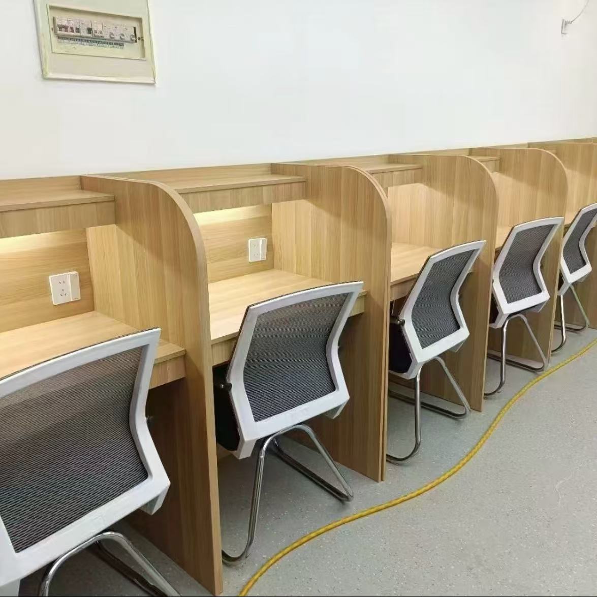 自习室学习桌：封闭式自习桌培训桌椅组合，大学生考研自修必备神器！
