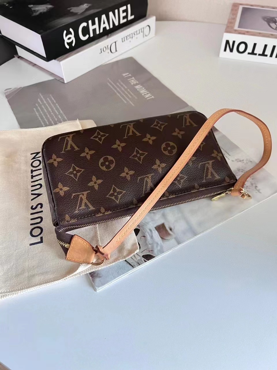 为什么路易威登（LV）这么贵？背后真相大揭秘！