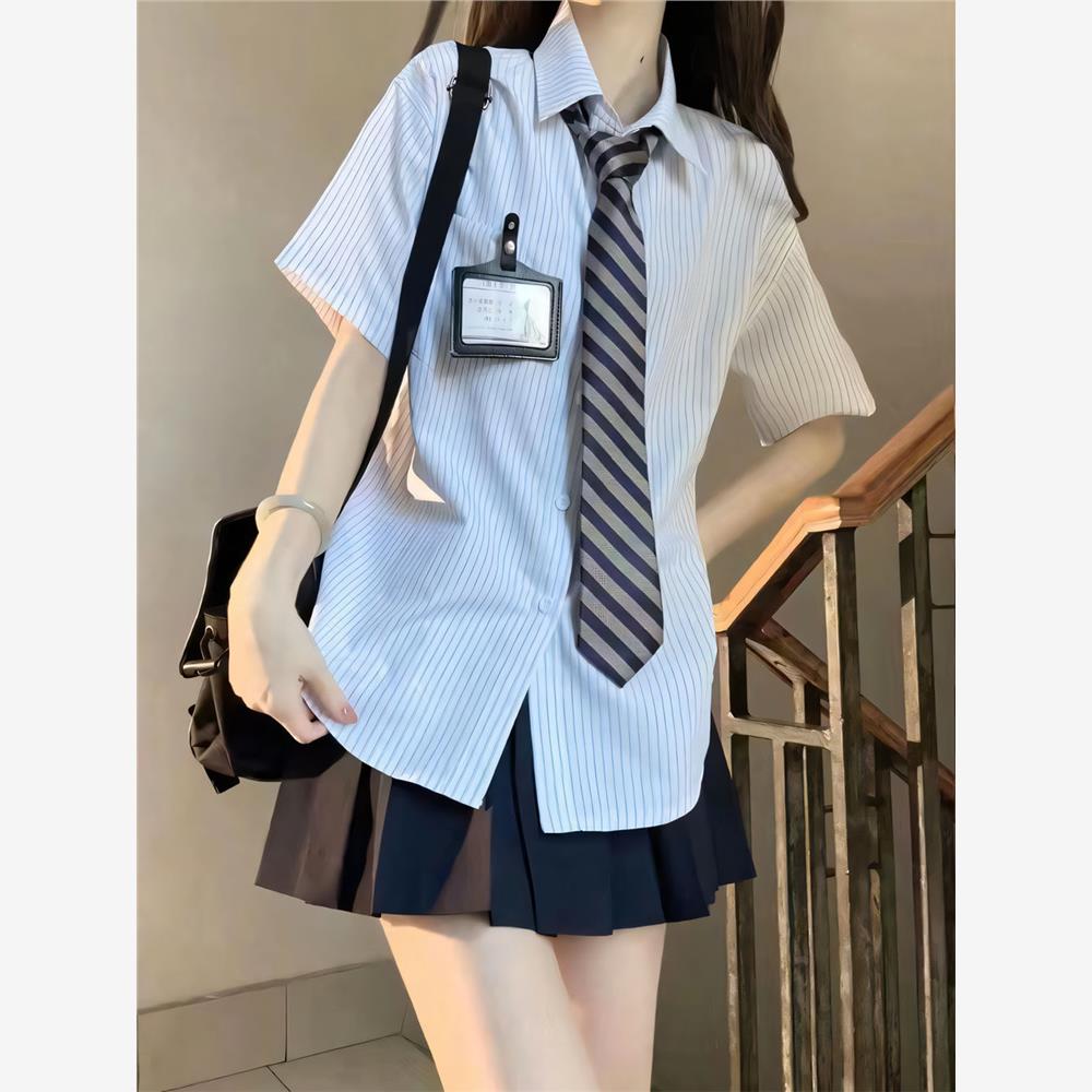 2025夏季新款：日系学院风三件套JK制服，短袖条纹衬衫+高腰百褶裙，青春气息爆棚！