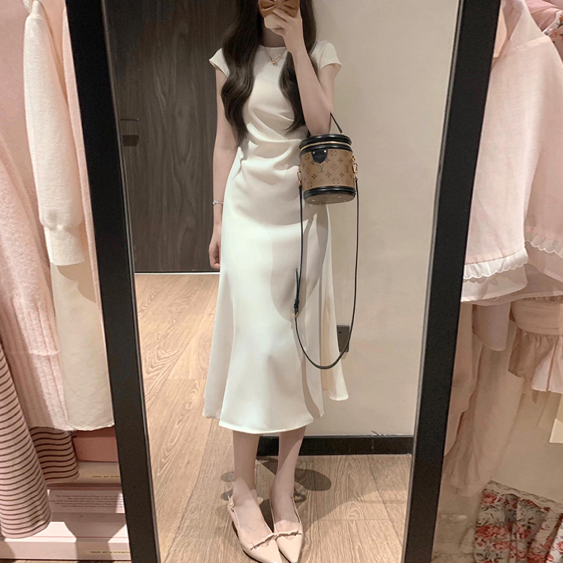 2025夏季新款女装法式高级感气质修身设计感小众韩系连衣裙，穿出女神范儿✨