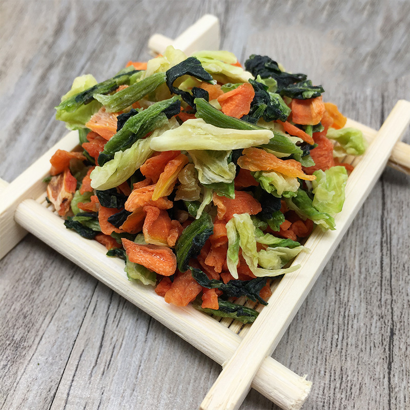 宠物蔬菜沙拉：给兔子仓鼠龙猫的零食新选择，100g脱水蔬菜干，营养又美味！