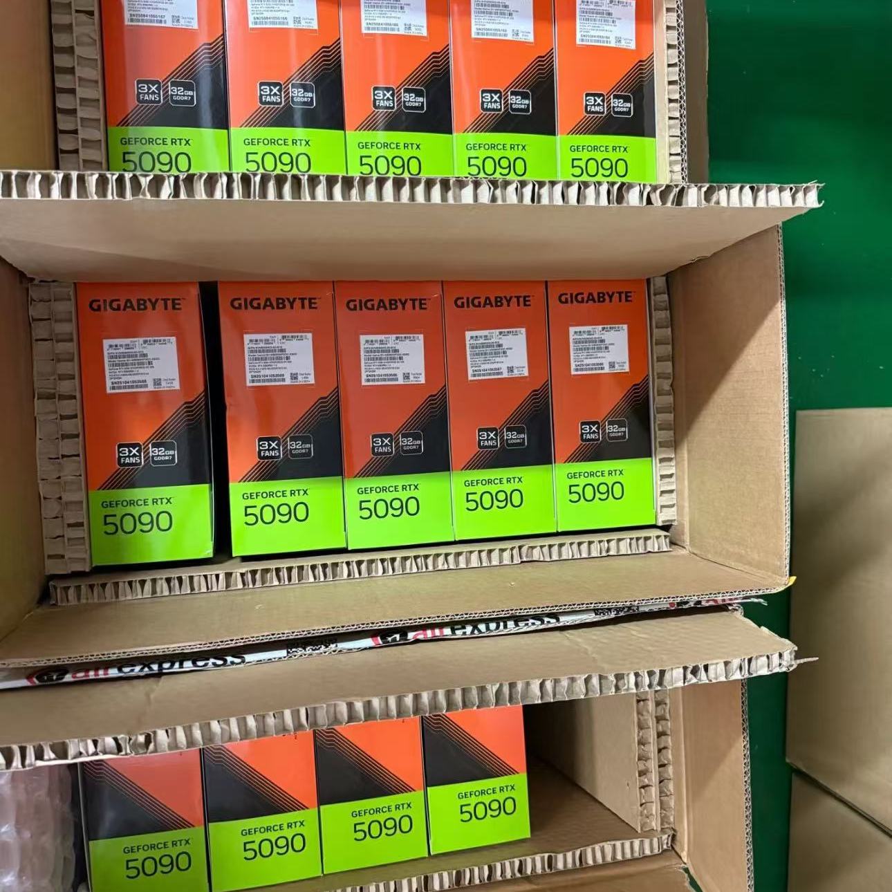 全新RTX5090风扇显卡：华硕、技嘉、微星、英伟达，谁才是你的游戏新宠？