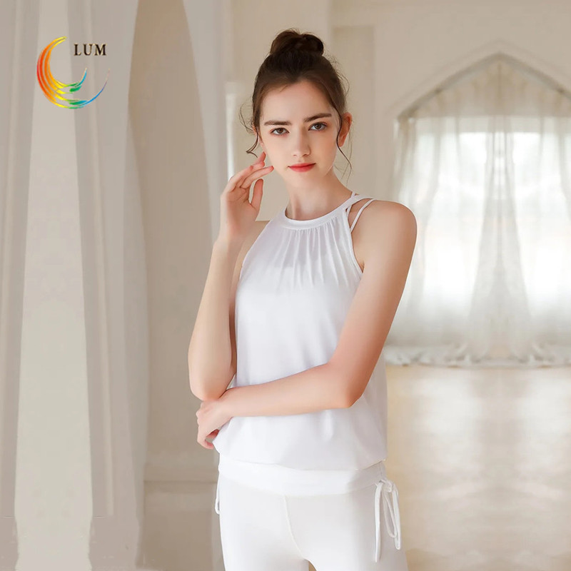 露檬瑜伽服上衣：如何挑选最适合你的瑜伽健身罩衫？