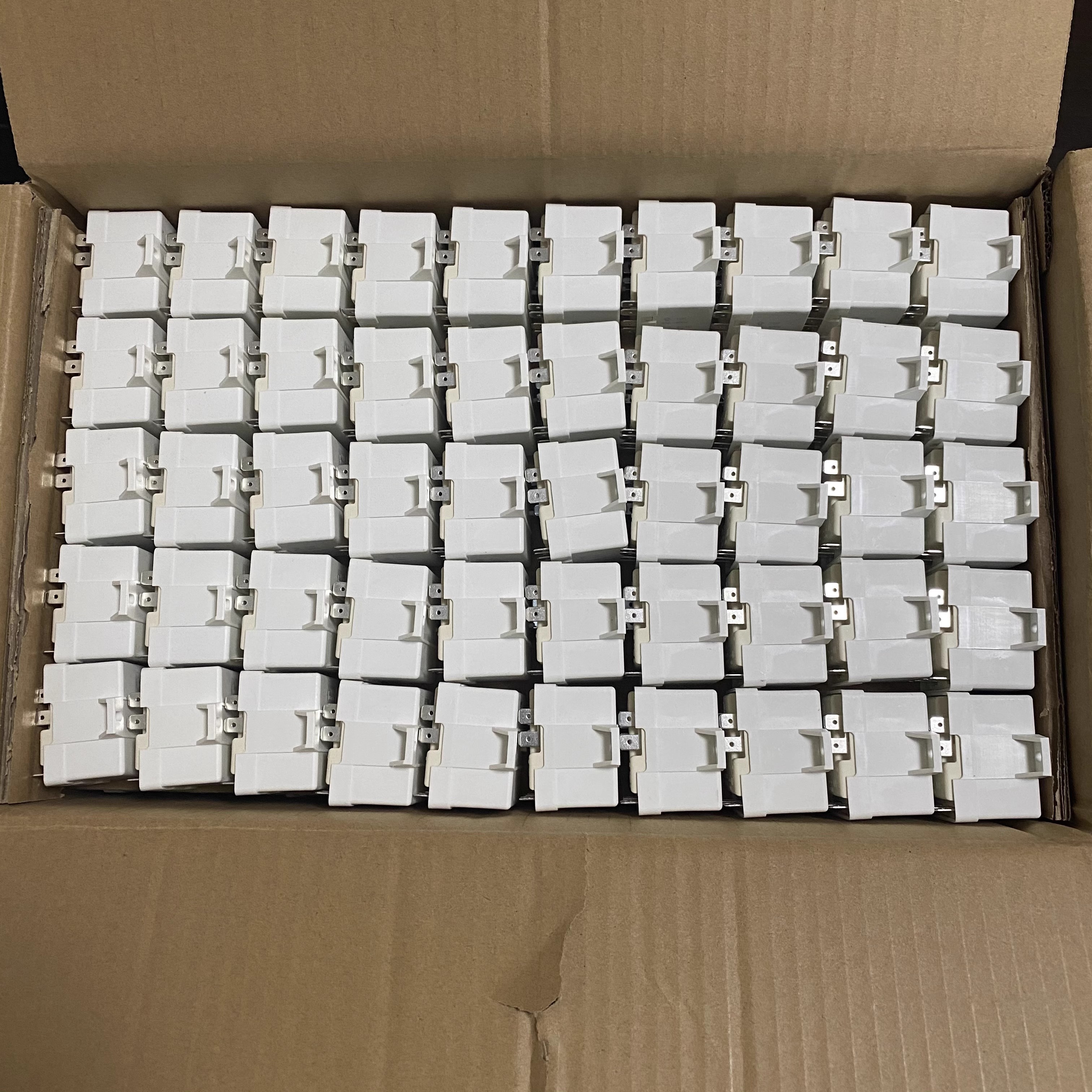 3P 220V压缩机启动继电器RVA4G3D 35A-400V：工业设备中的守护神，全新原装正品解析