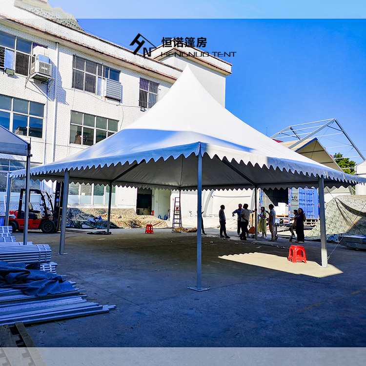 户外婚礼新风尚：如何在别墅庭院或天台教堂搭建梦幻婚礼帐篷？