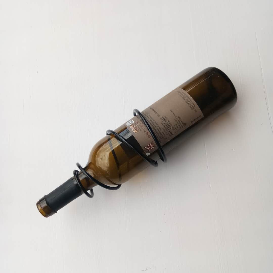 新款壁挂式红酒架：客厅酒吧的创意点缀，红酒爱好者必备神器！