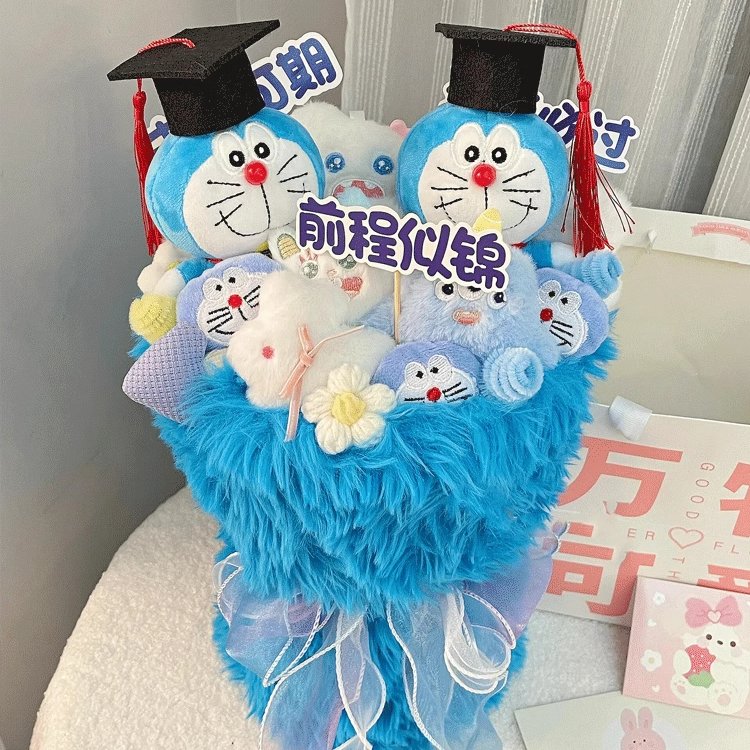 哆啦A梦玩偶花束：送给女生闺蜜的创意生日礼物，叮当猫毛绒公仔点亮她的笑容！