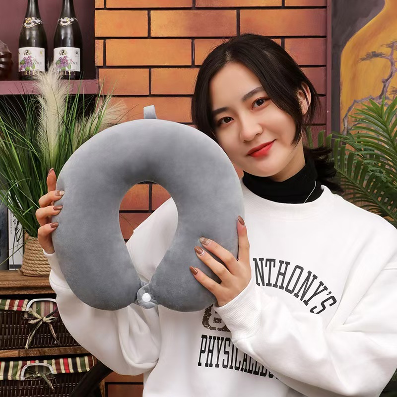 像安德玛标志的汽车，到底是什么车？揭秘隐藏在运动品牌背后的神秘座驾！