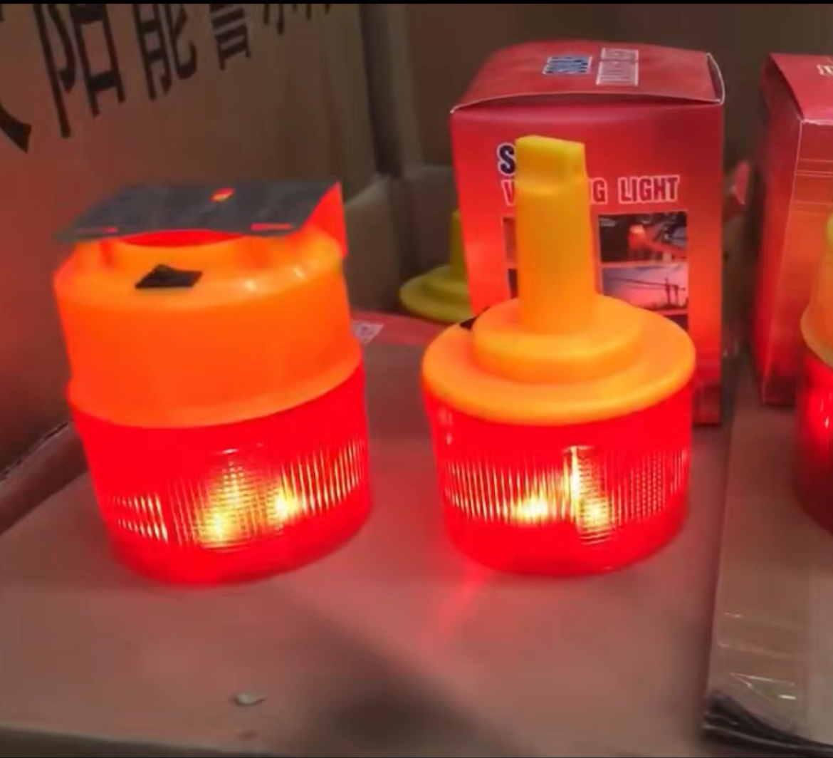 太阳能爆闪灯：夜间施工的安全守护神，如何挑选最亮最强的警示灯?