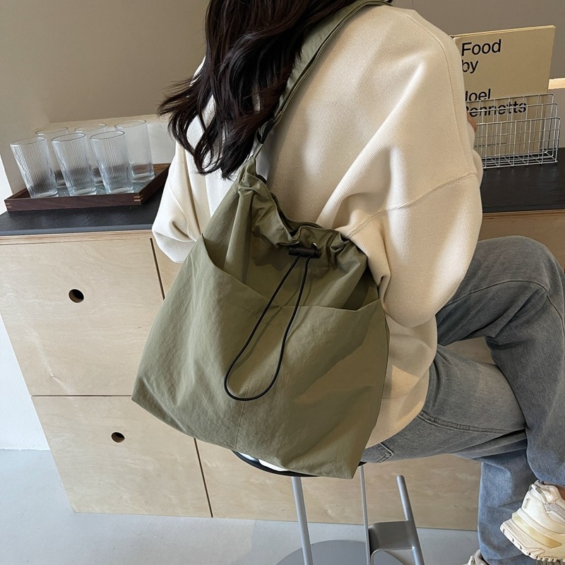 绝版亨利屋家族水桶包抽带：复古潮品，你还在等什么？