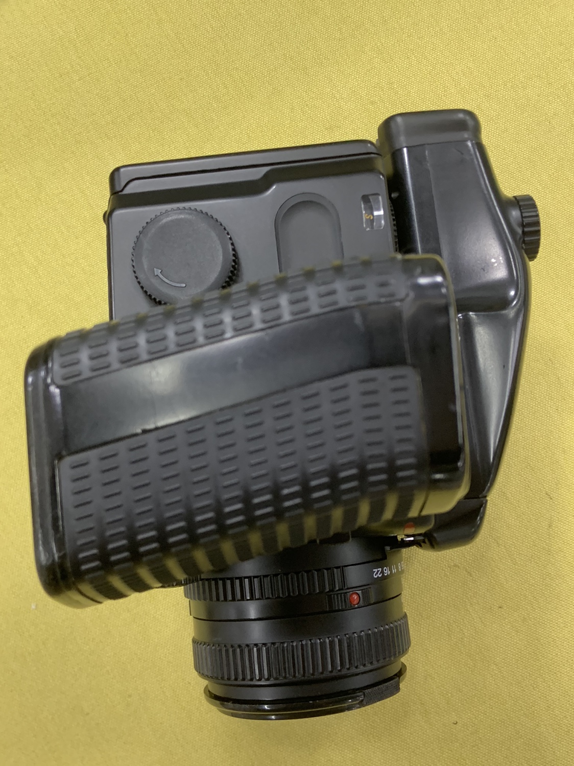 玛米亚Mamiya 645 Pro相机：复古摄影新体验，裂像对焦屏带你领略中画幅魅力