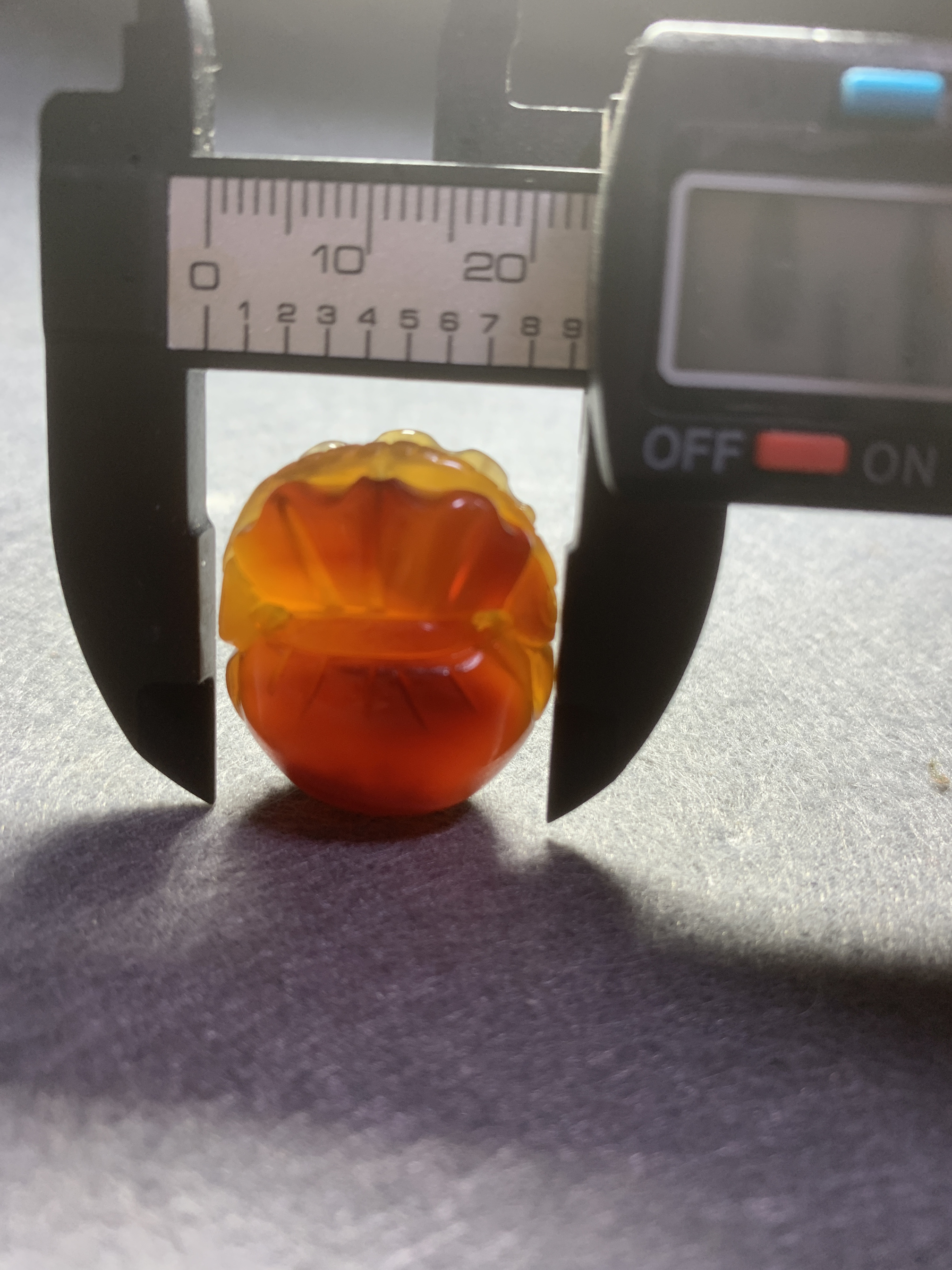 北红逊克红玛瑙：高冰荧光高油俏色钱袋挂坠，财富与美的双重加持！✨