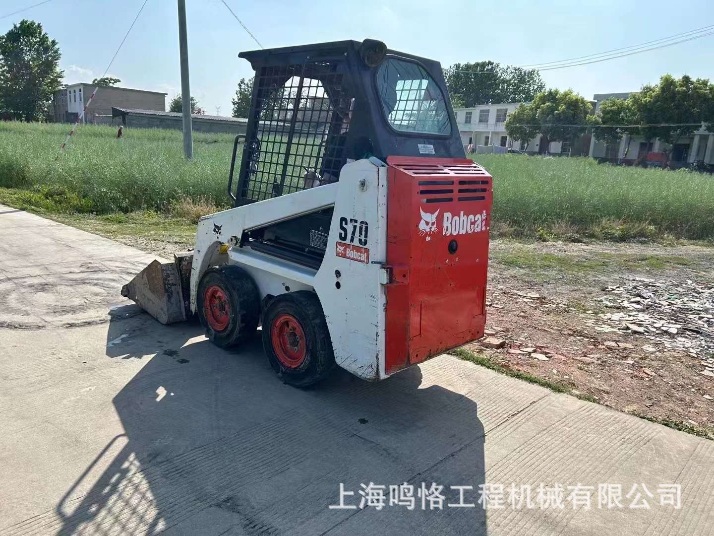 山猫卡特246D滑移装载机：小型工程利器，轻松搞定一切难题！