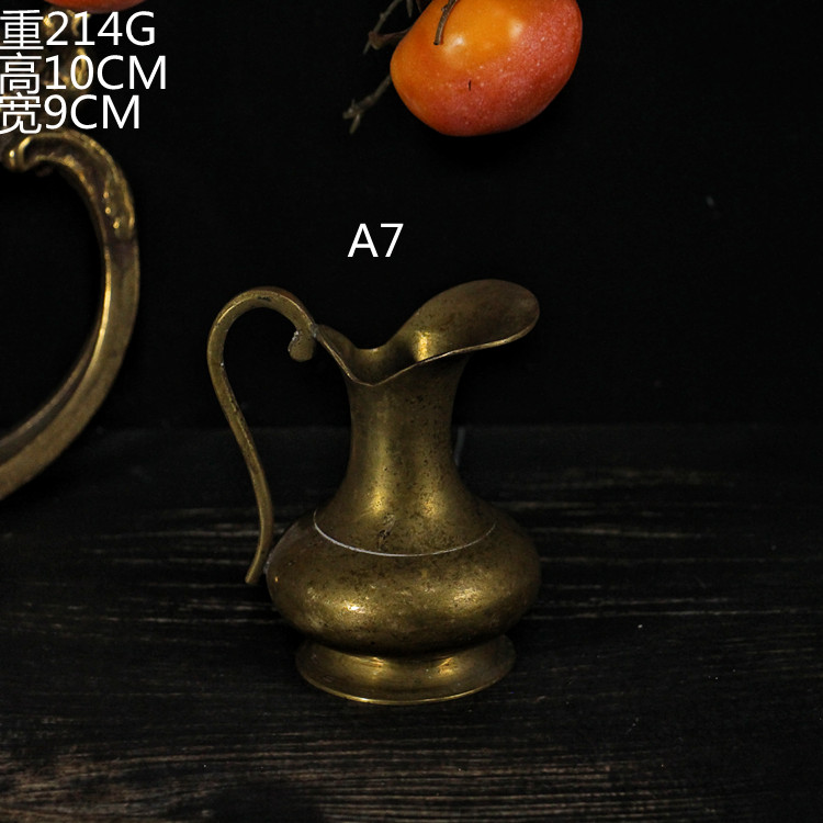 复古客厅的秘密武器：镀银黄铜花瓶与欧式调料瓶，如何打造法式风情样板间?