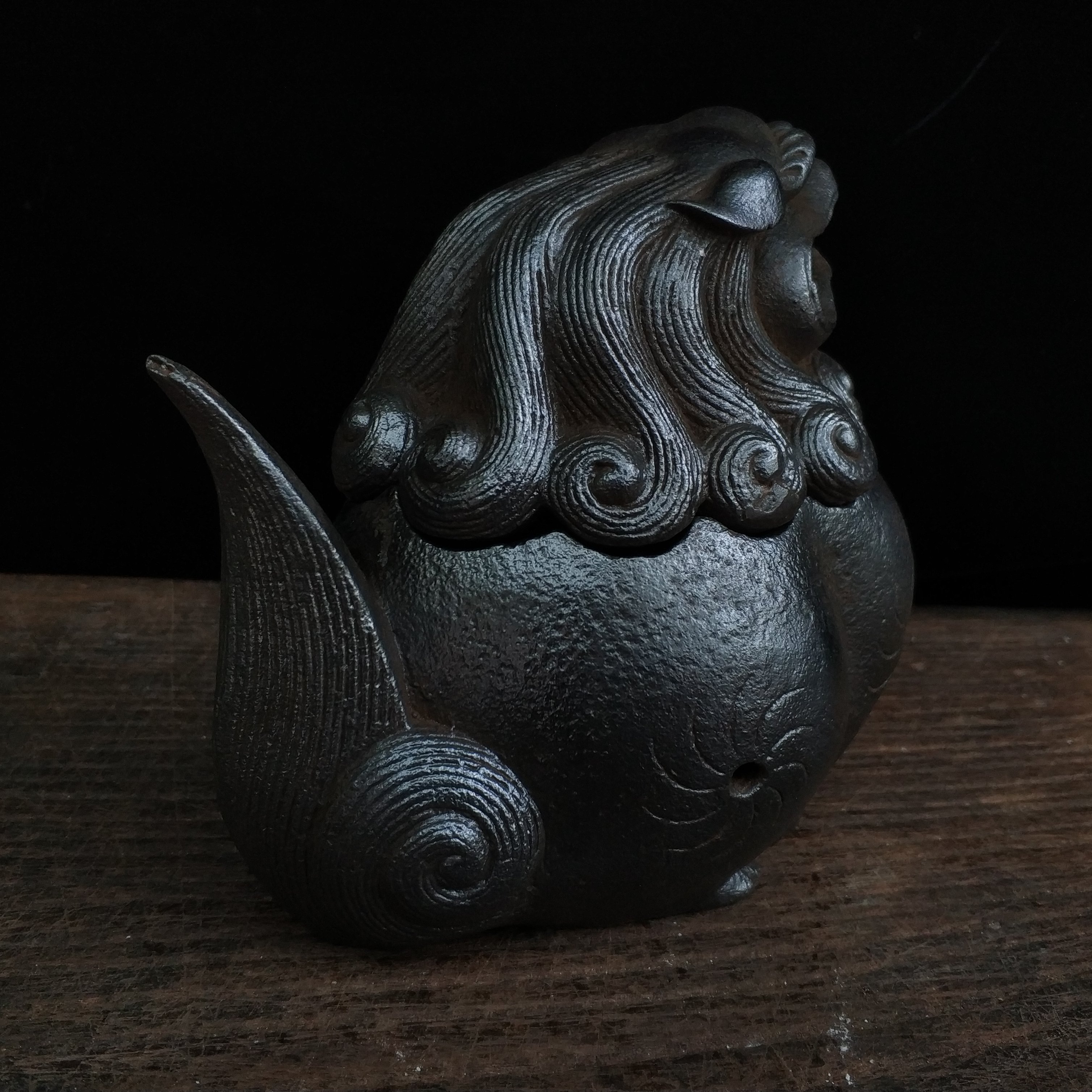 古董古玩老铁器瑞兽薰炉：中式古典家居的灵魂摆件，如何挑选你的专属“风水宝”？