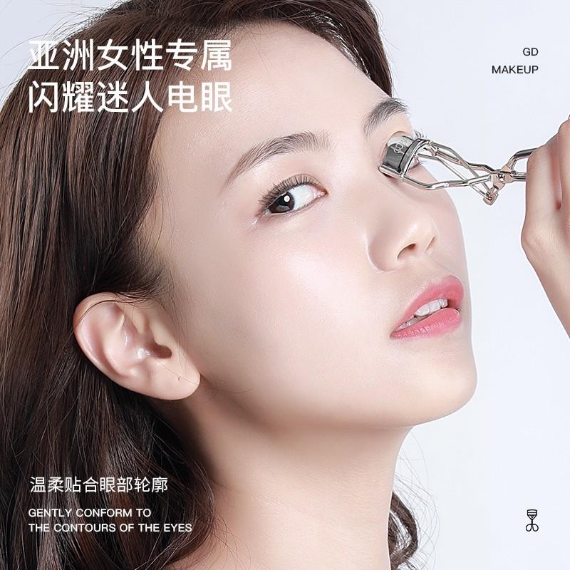曹国栋睫毛夹：自然卷翘神器，初学者也能轻松拥有迷人电眼！