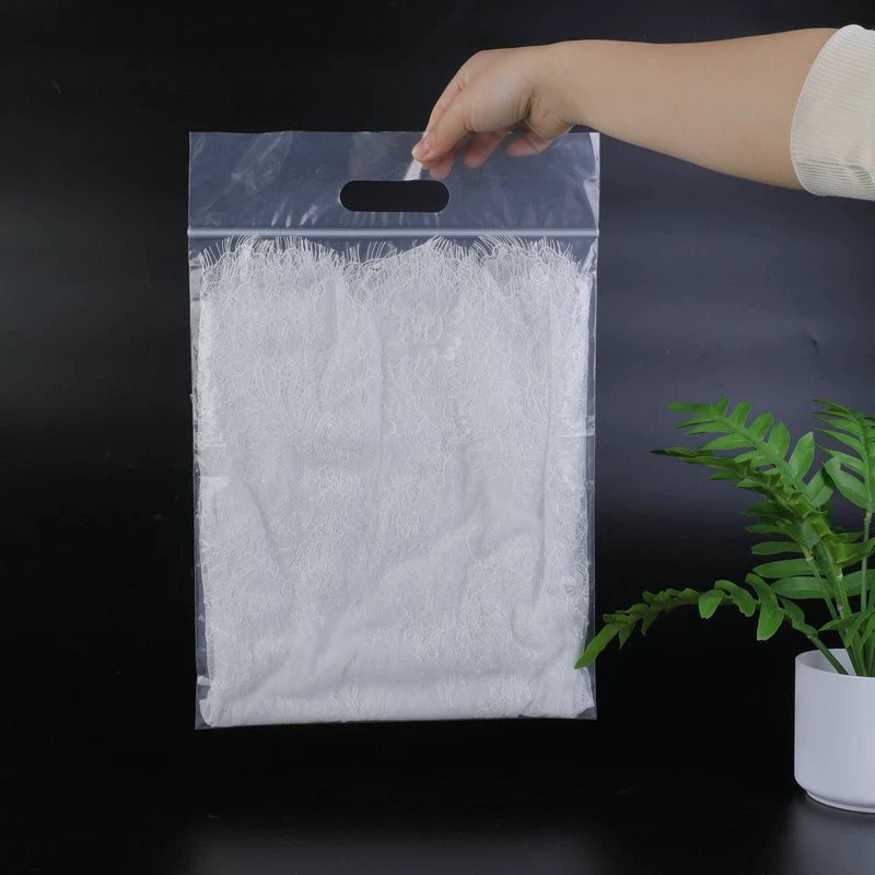 PE透明手提袋：孩子上学必备，保护衣物的时尚神器！✨