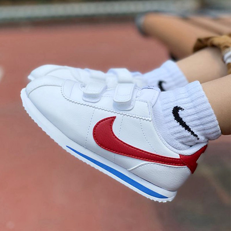 NIKE官网与得物：运动鞋界的双面镜像