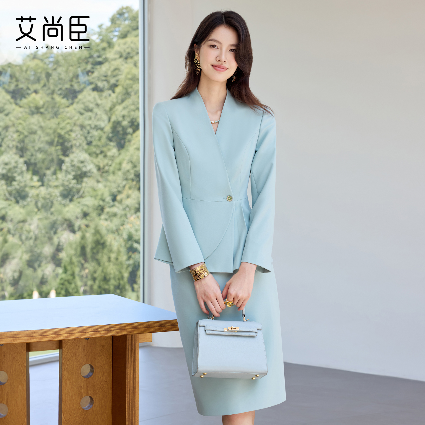 艾尚臣高级感职业西装套装：医美优雅，正式场合的完美选择