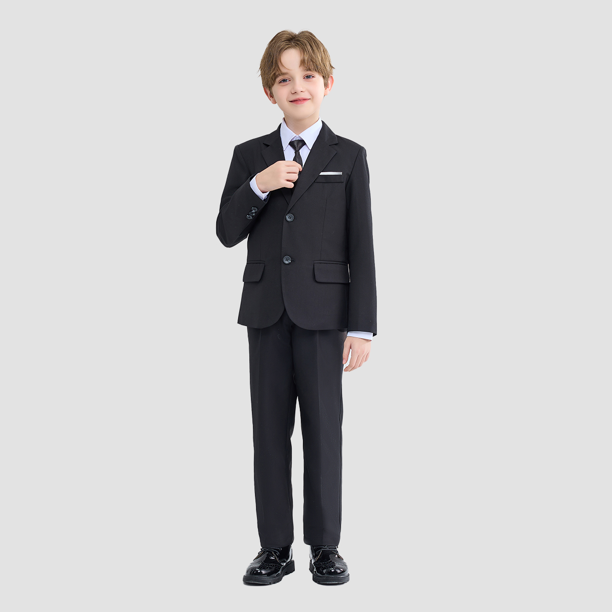 儿童西装套装：英伦风潮来袭，男童礼服外套的优雅蜕变！