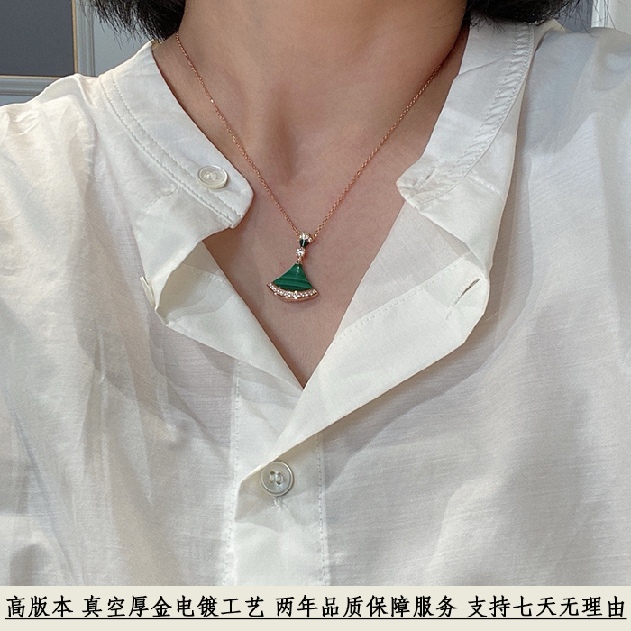 THIALH诗嘉珠宝歌剧院系列太绝了！贝母镶钻红宝石18K玫瑰金胸针项链两戴，美到心巴上