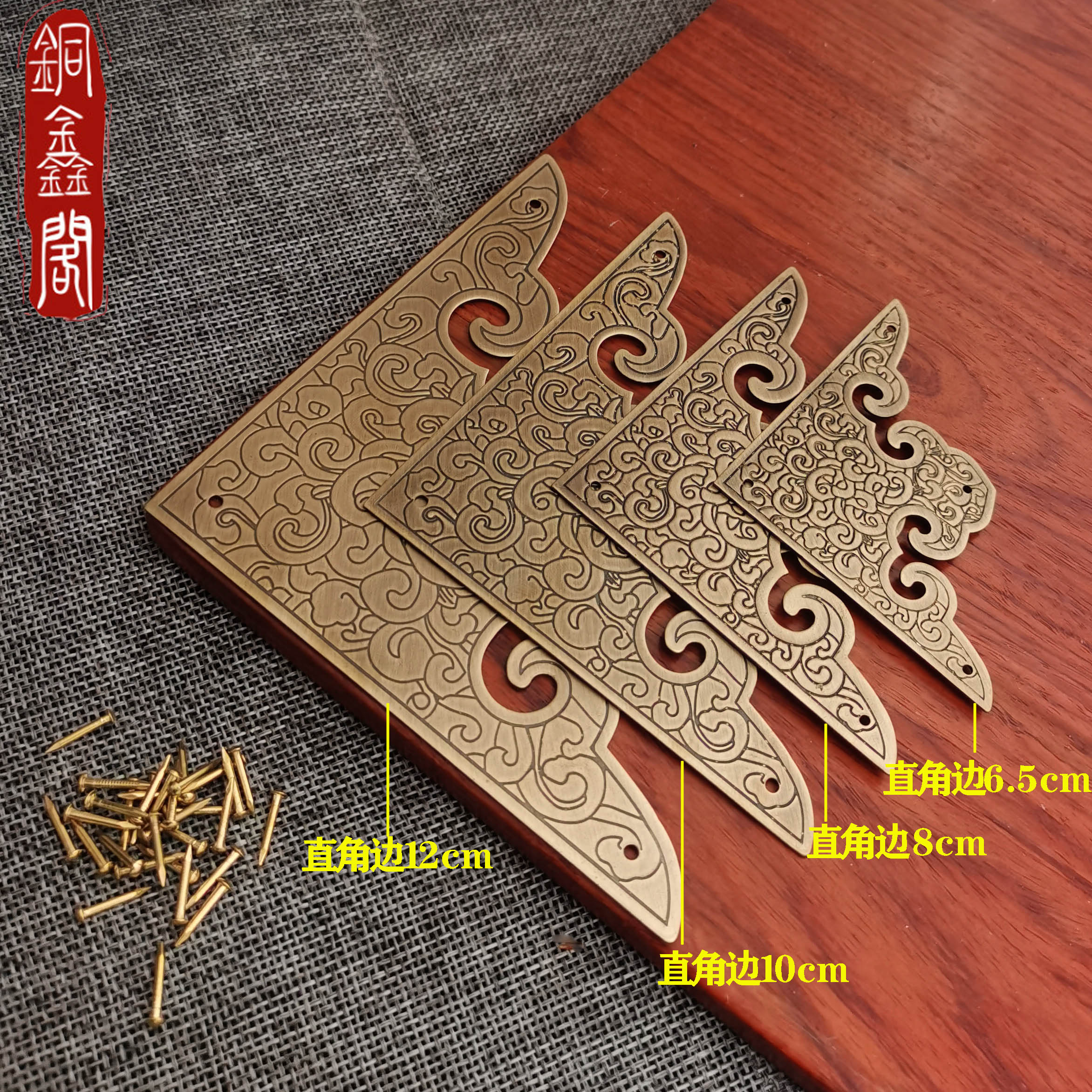 中式柜门铜角花：古韵新生，如何为你的实木大门添上一抹复古风情?