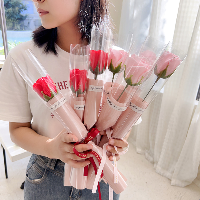 母亲节礼物大揭秘：玫瑰香皂花与康乃馨花束，给女神的完美献礼！