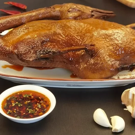 重庆荣昌风味卤鹅翅膀：一口入魂的美味，吃货们的终极诱惑！✨