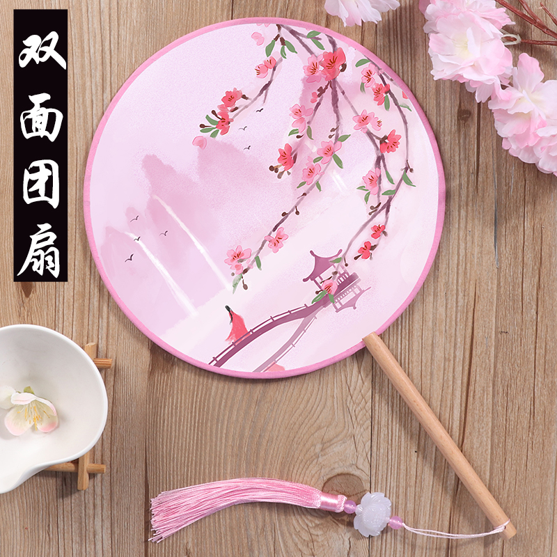她是天使误入人间：奥黛丽·赫本身边的静谧时光与永恒优雅