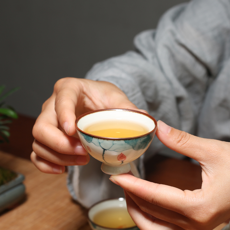 新款手绘荷花茶杯：匠心独运的中式茶艺美学，品味生活的艺术