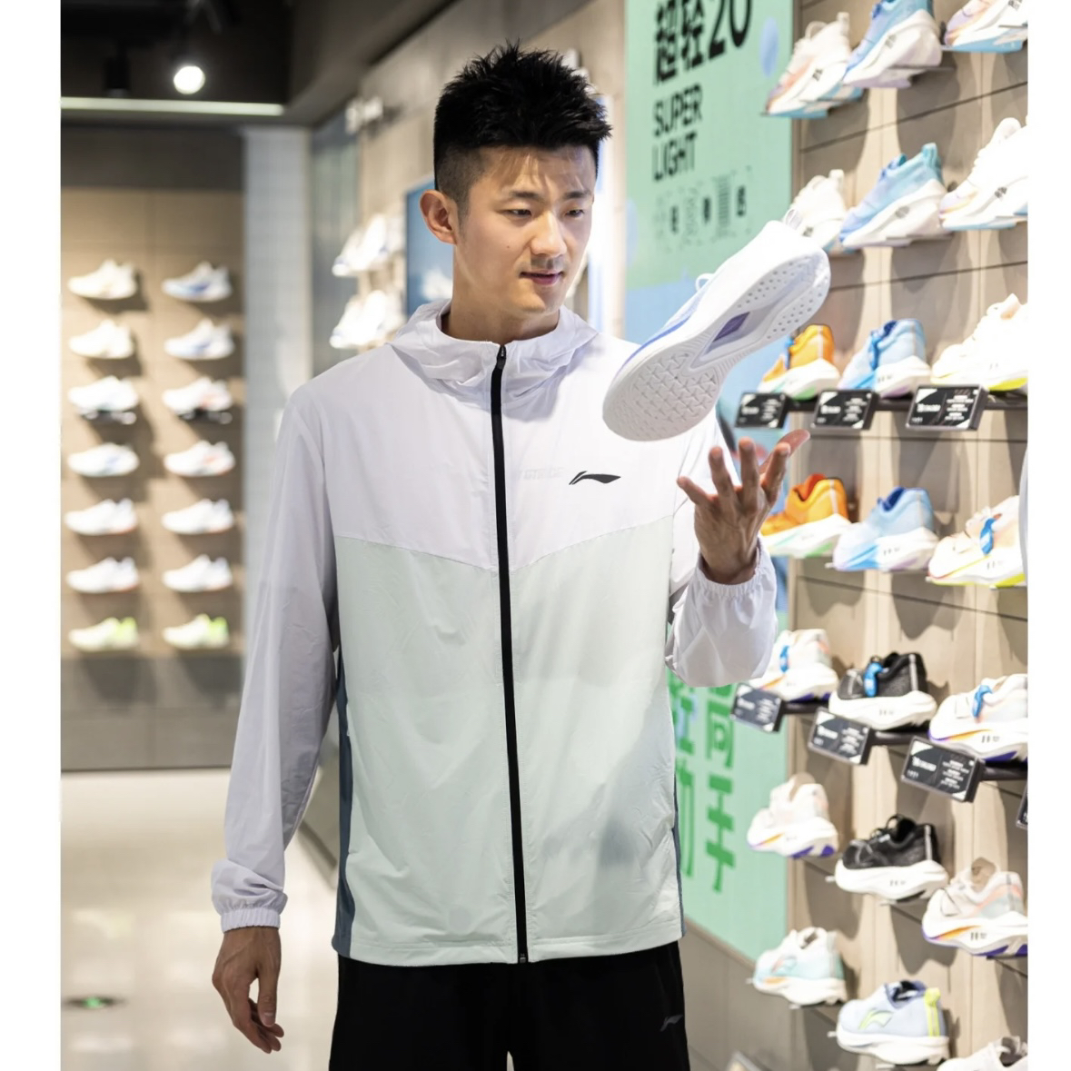 2023夏季跑步新宠：李宁运动风衣AFDT185，冰感舒适防晒，男士休闲跑步必备！