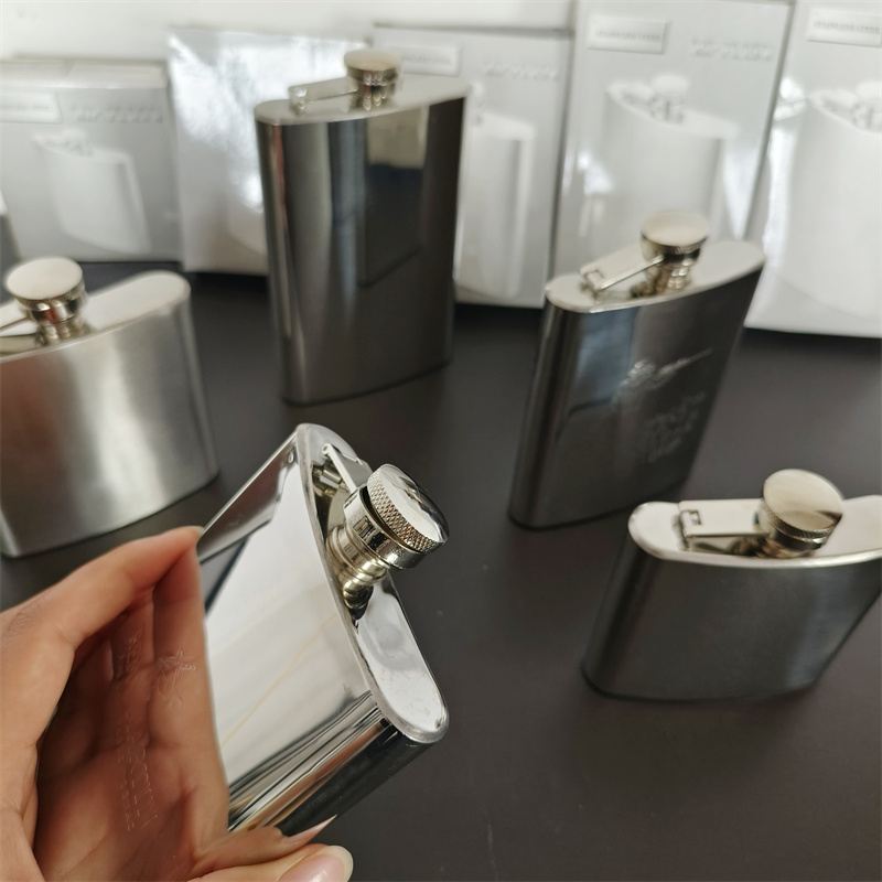 仪式感满满！颜值在线新品推荐：户外方形食品级不锈钢便携式酒壶