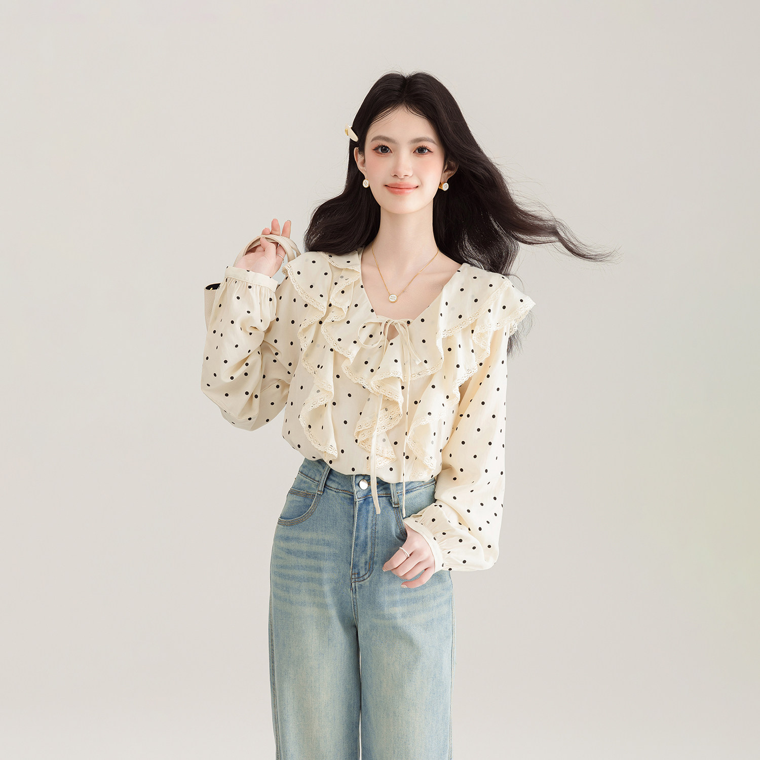 ROUJE RSUA法式宫廷风衬衣是否适合夏季穿搭？