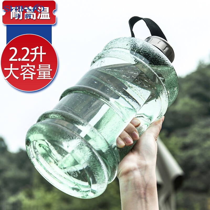 2L大容量水桶杯：健身运动必备神器，学生党也能轻松驾驭的大号水杯！