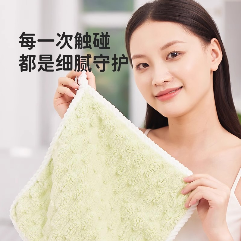 宝宝擦手新选择：比珊瑚绒更吸水的可挂式小毛巾，速干不占空间！