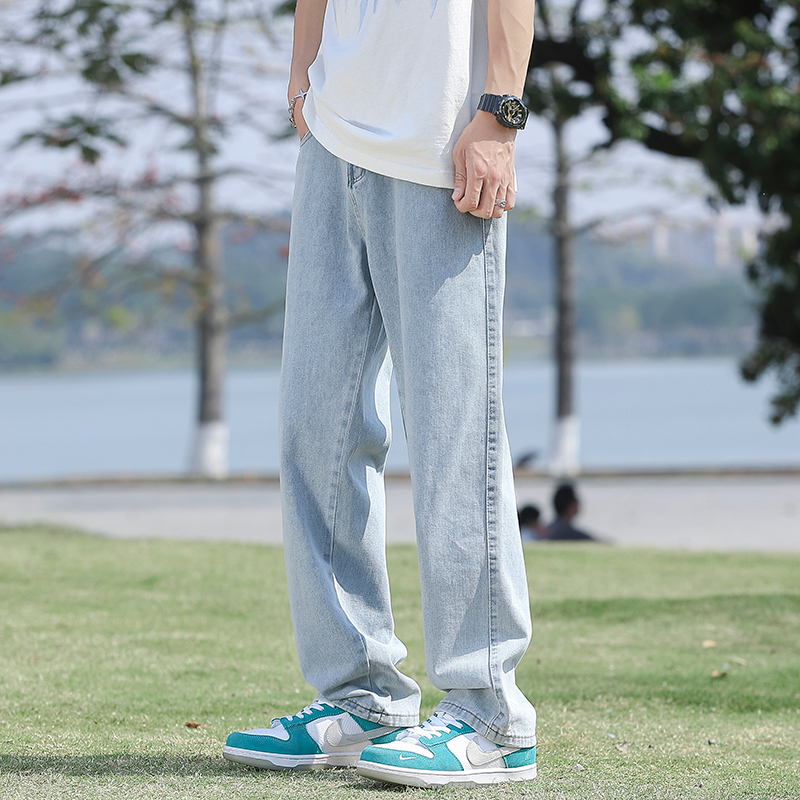 夏季必备！男士薄款烟灰色牛仔裤，告别闷热，解锁清凉新时尚