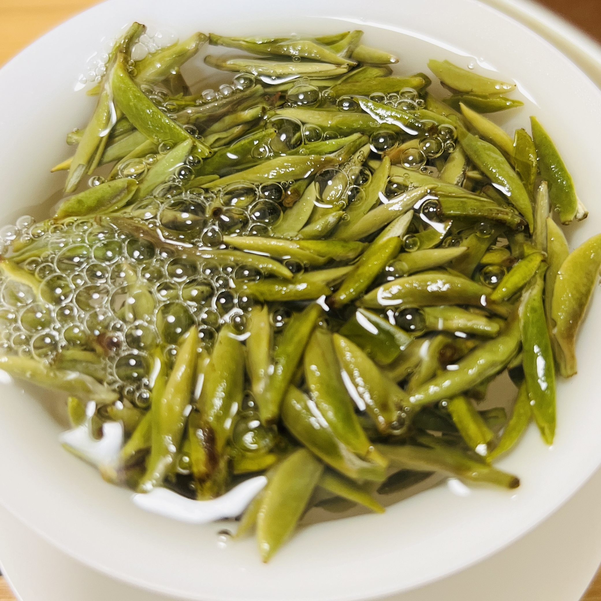 2025年荒野头采银针！福鼎白茶首日芽白豪白毫散茶，这波不喝亏大了