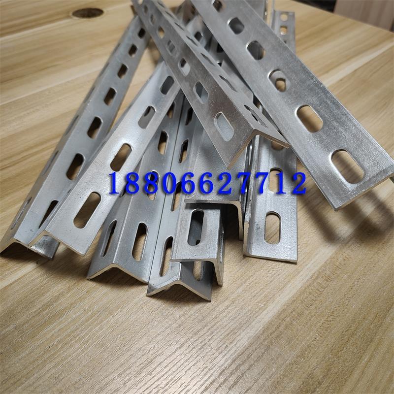 货架镀锌角钢现货批发：3#4#5#冲孔角铁带孔万能角钢空调风管三角架，打造你的仓储神器！