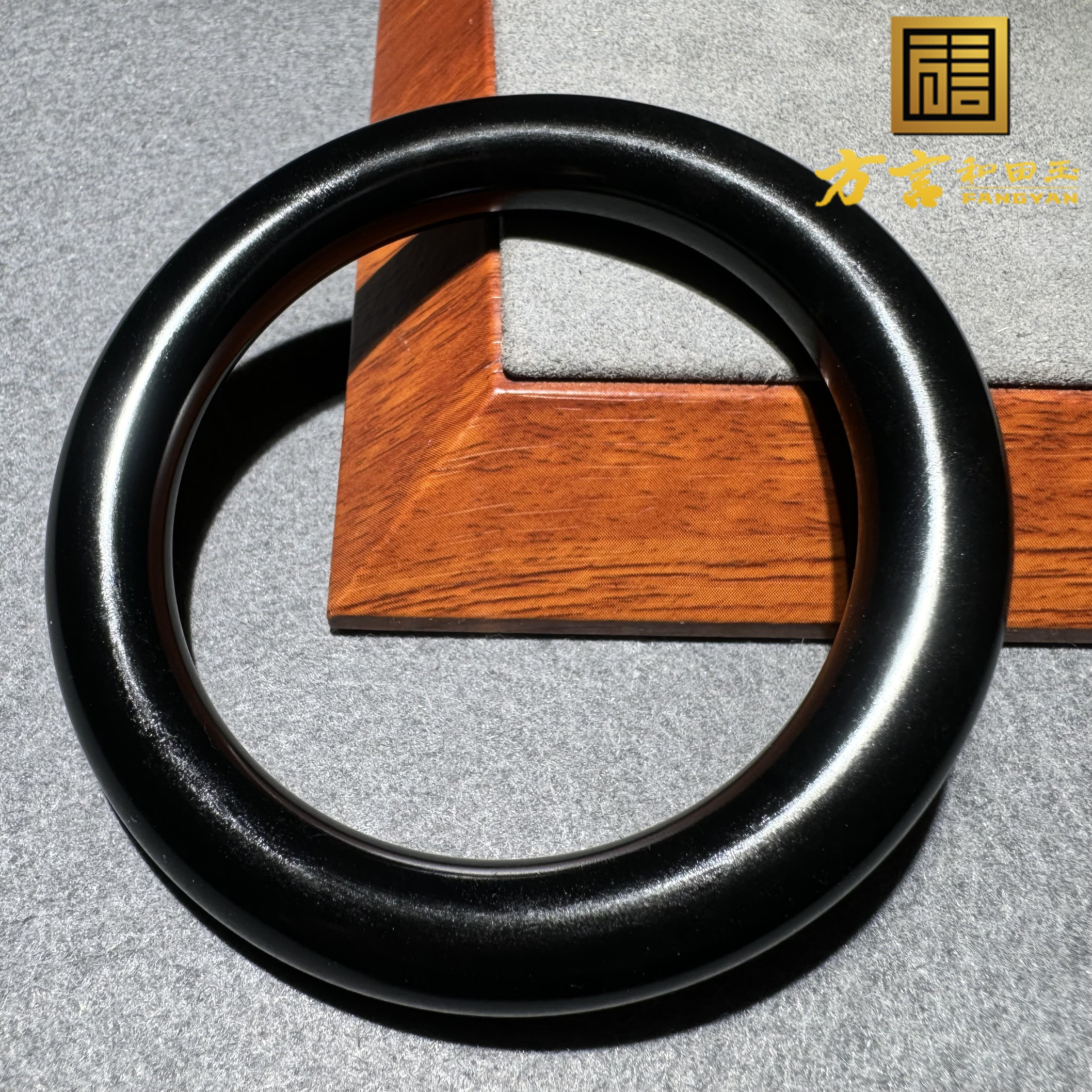 惊！方言精品和田玉手镯，青海料水草沁桂花糕内径55mm，你真的懂了吗？