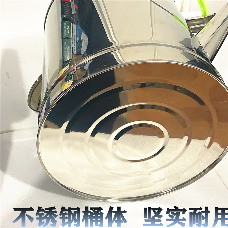 加厚304不锈钢长嘴加油壶：安全高效，定制你的专属油桶！