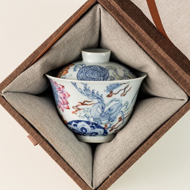 圣山景德镇青花斗彩陶瓷盖碗：茶艺界的艺术品，你值得拥有吗？