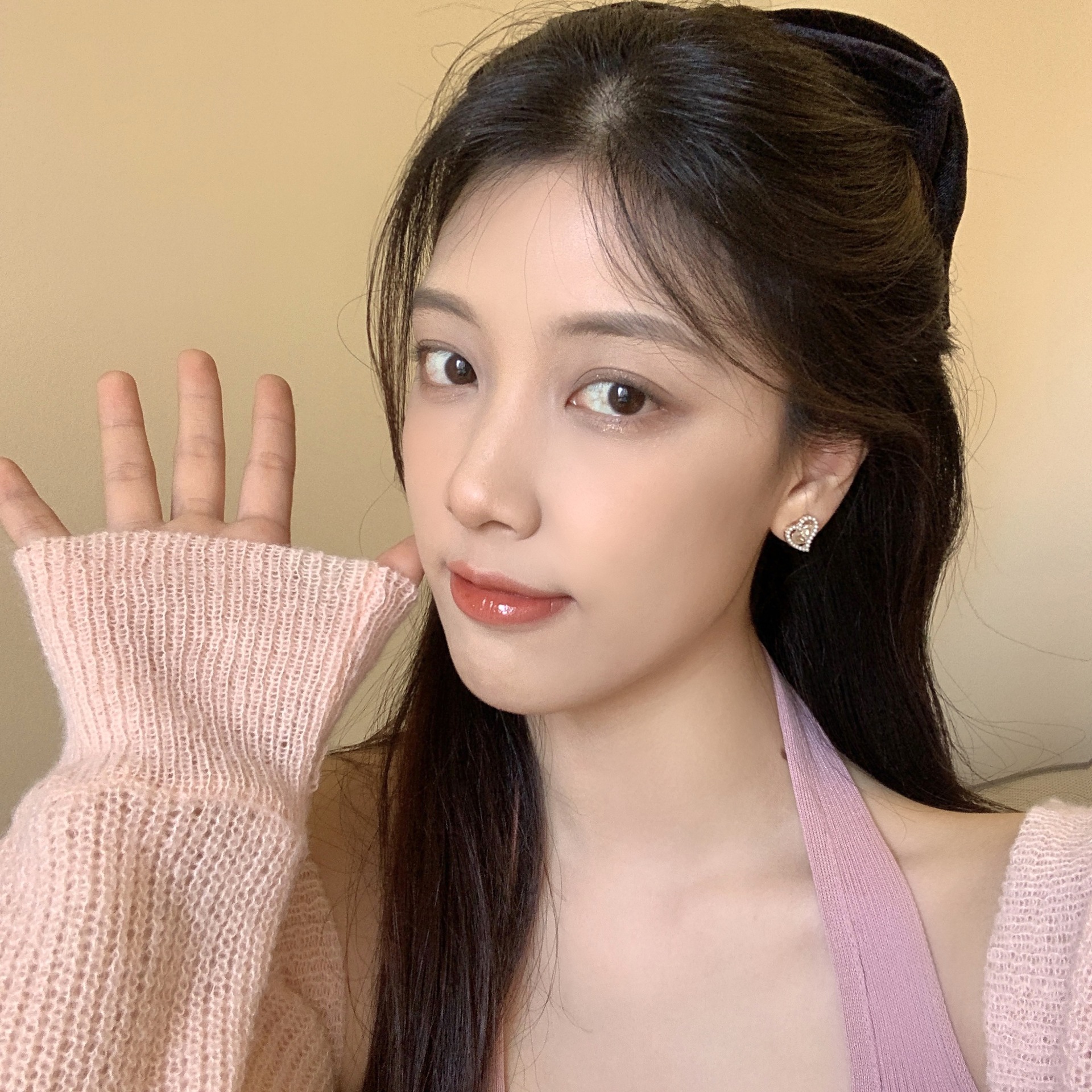 深圳旭佳珠宝旗舰店莫桑石笑脸耳钉：S925纯银耳饰，网红同款莫桑钻镶满钻的秘密