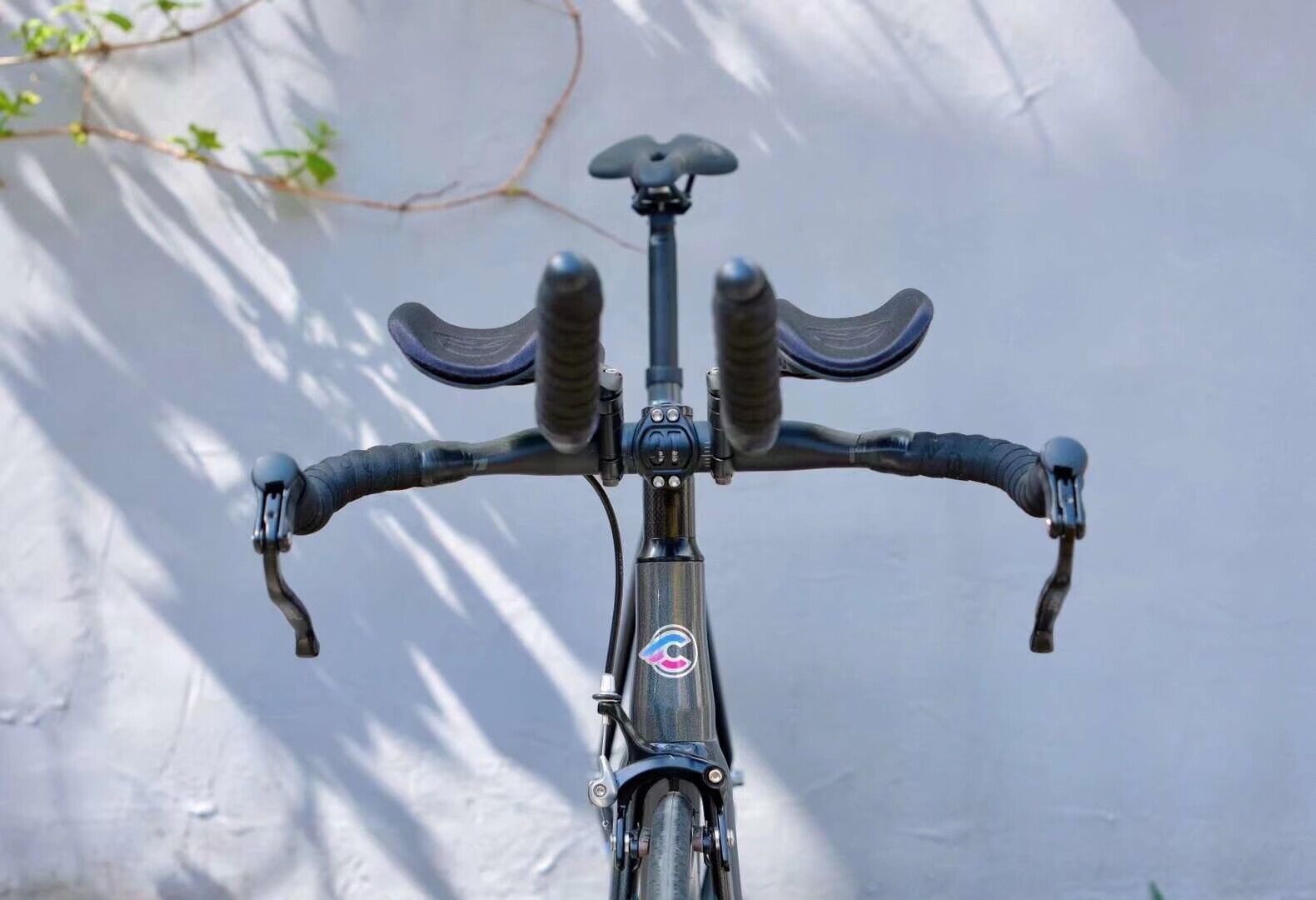 死飞车天花板！Cinelli 2022铝合金车架单速竞速车实测，这波不冲真的亏大了！