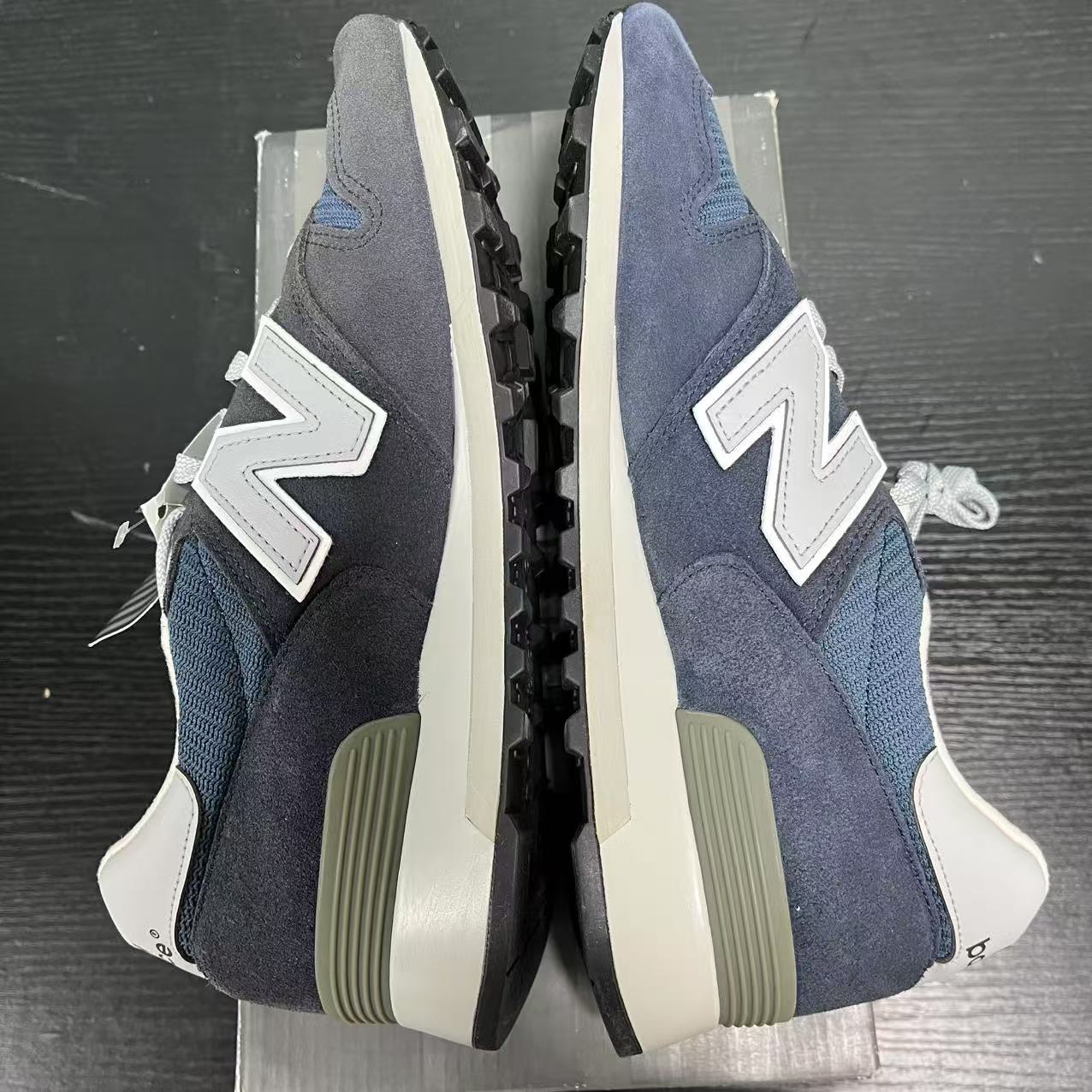 New Balance 1300价格揭秘：性价比之王，值得投资吗？