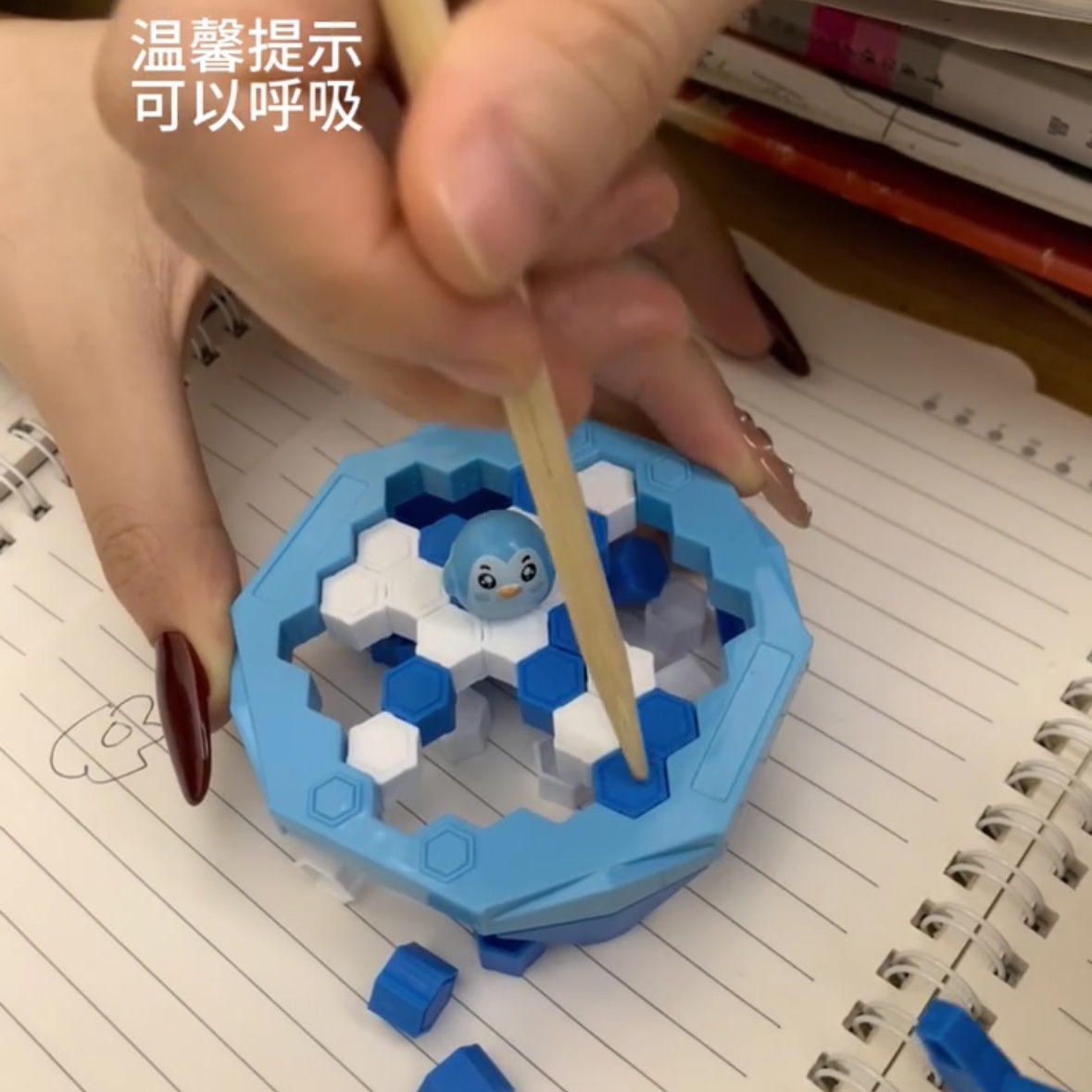 创意壁挂式手柄支架：电竞房里的收纳神器，拯救你的游戏桌面！